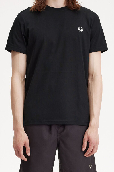FRED PERRY Rear Powder Laurel ロゴ Tシャツ ホワイト/ブラック Fred Perry rear powder laurel t-shirt in white | ASOS