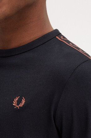 Fred Perry Longsleeve Taped Black Whiskey Brown