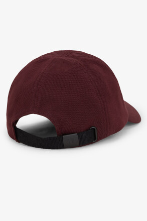 Fred Perry Classic Pique Cap Oxblood Snow White