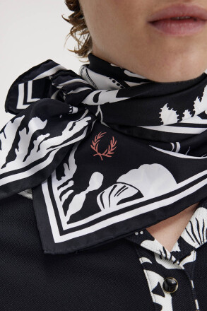 Fred Perry Amy Winehouse Scarf Black